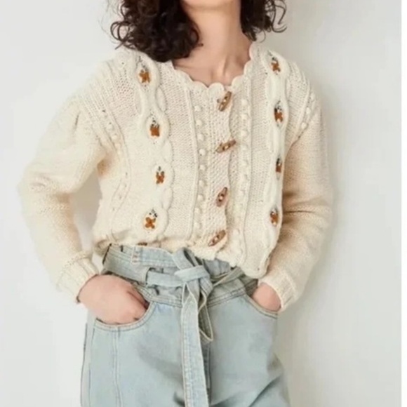 Sessun tesoro cream cable crocheted style sweater cardigan with wooden buttons - Picture 9 of 11